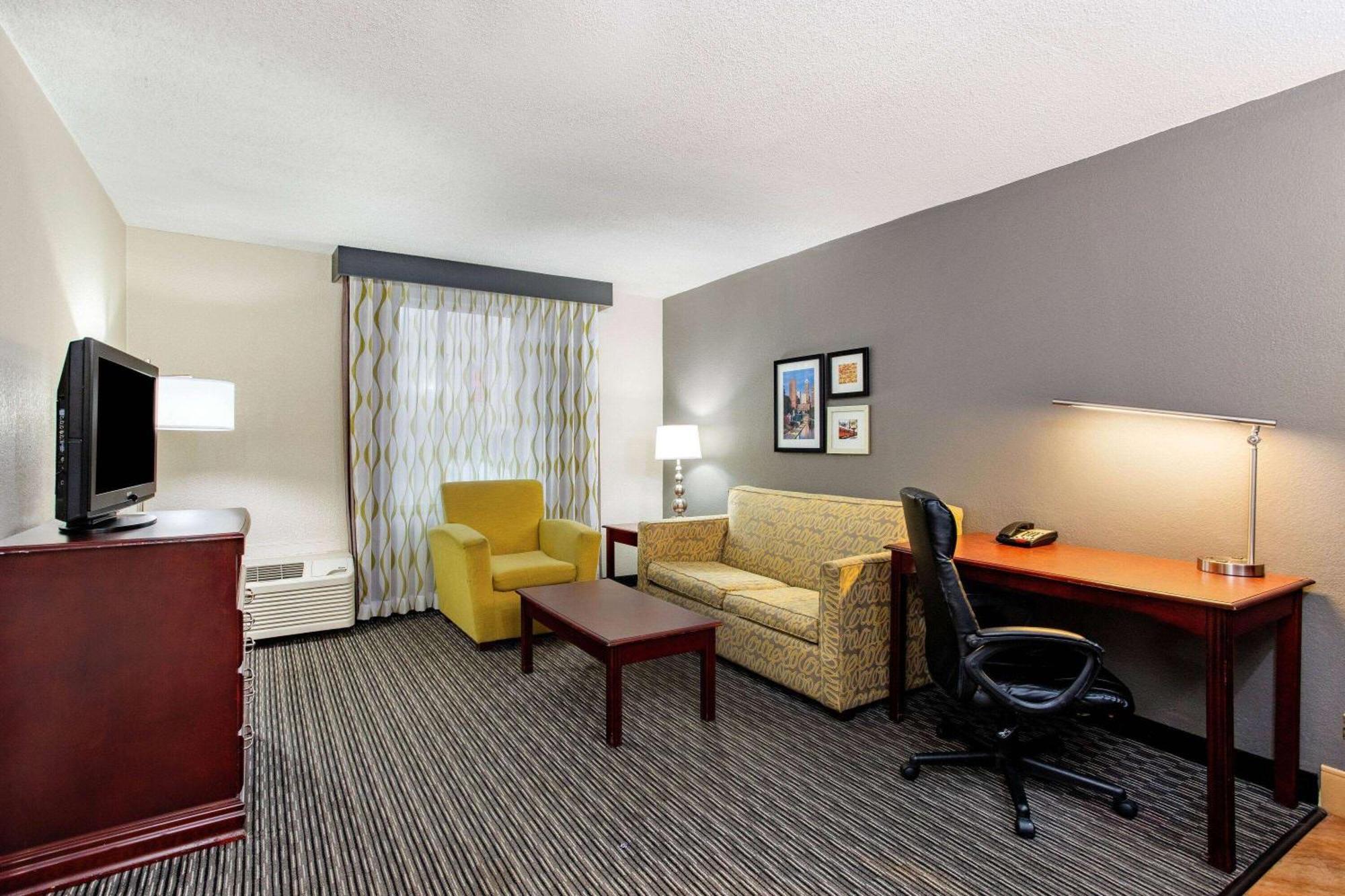 Hotel La Quinta By Wyndham South 3*
